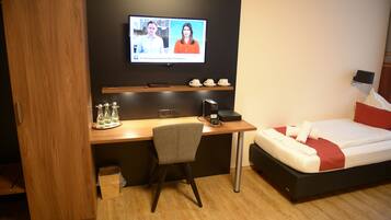 Zimmersafe, Schreibtisch, Zustellbetten, kostenloses WLAN