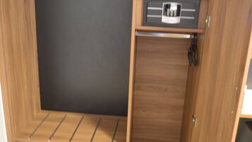 Zimmersafe, Schreibtisch, Zustellbetten, kostenloses WLAN