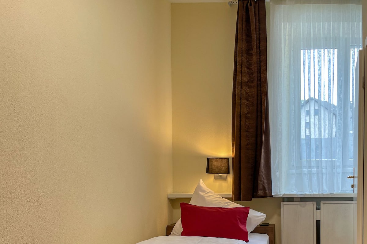 In-room safe, desk, rollaway beds, free WiFi