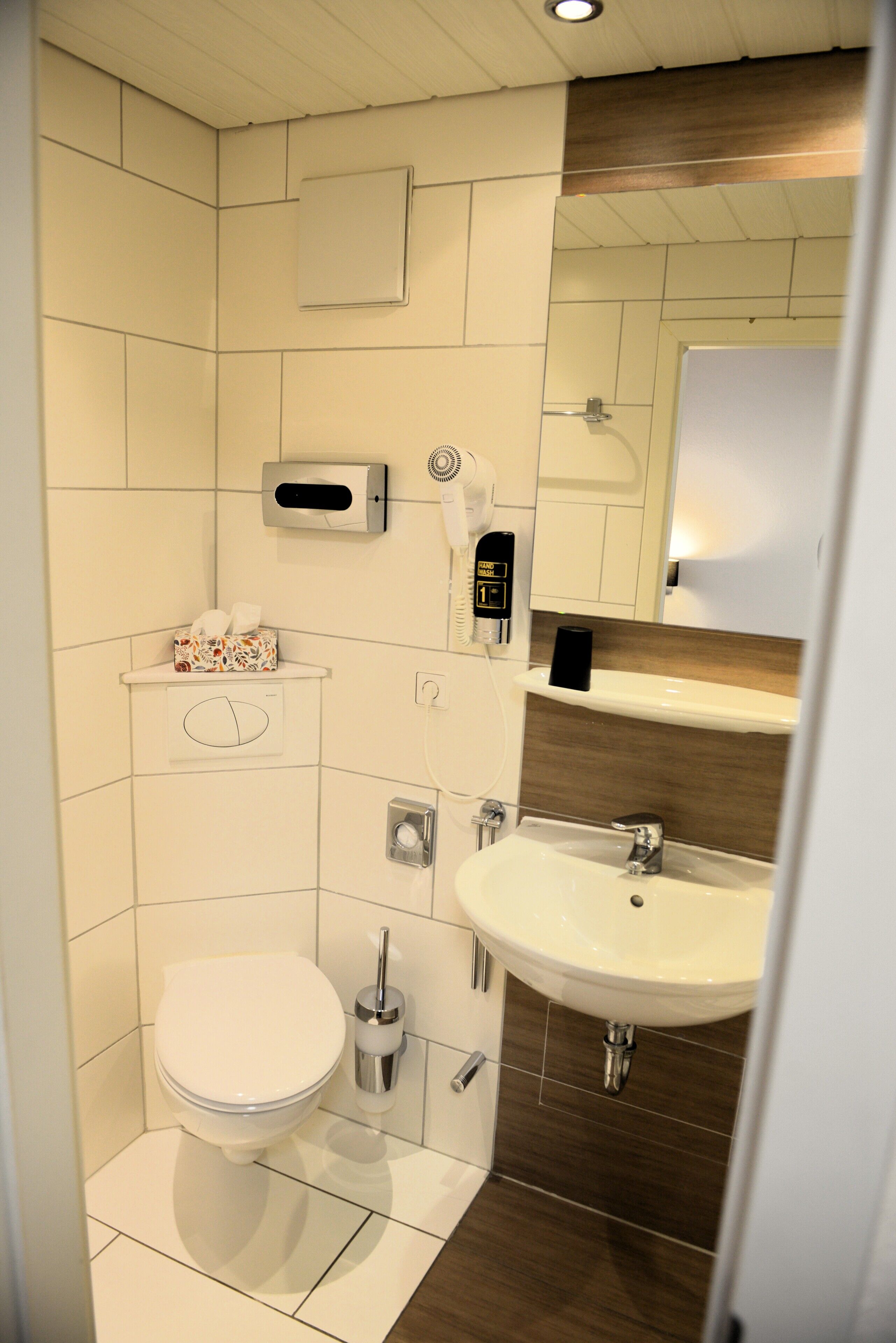 Zimmersafe, Schreibtisch, Zustellbetten, kostenloses WLAN