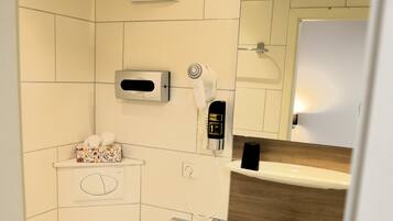 Zimmersafe, Schreibtisch, Zustellbetten, kostenloses WLAN