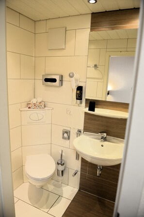 Caja de seguridad en la habitación y escritorio 