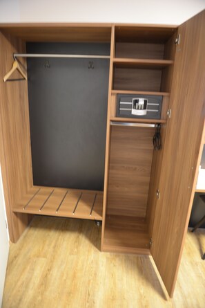 Triple Room | In-room safe, desk, rollaway beds, free WiFi - Hotel Brauerei Walter (Waldshut-Tiengen)