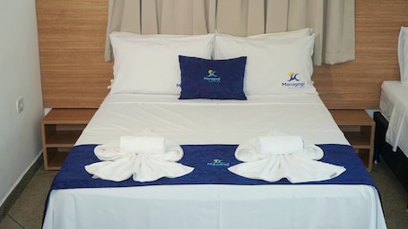 Habitación triple | Minibar, escritorio, tabla de planchar con plancha y wifi gratis