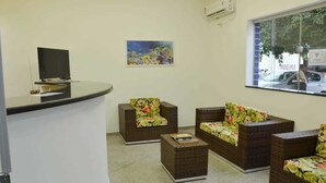 Lobby sitting area - Pousada Maragogi Suites (Maragogi)