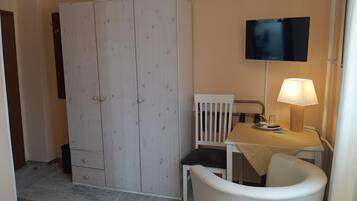 Schreibtisch, kostenlose Babybetten, Zustellbetten, kostenloses WLAN
