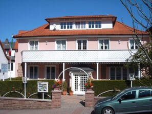 Property entrance - Hotel Irene (Bad Konig)