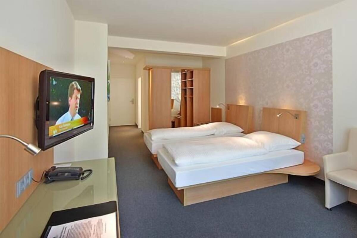 hypo-allergenic bedding, desk, soundproofing, free wifi