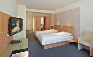 Hypo-allergenic bedding, desk, soundproofing, free WiFi