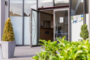 Pintu masuk hartanah