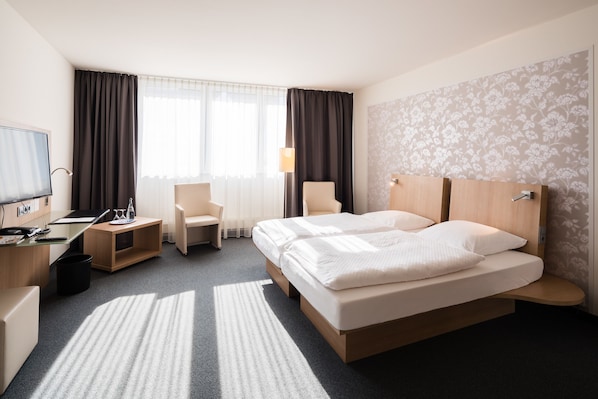 Peralatan tempat tidur hipoalergenik, meja, kalis bunyi, Wi-fi percuma