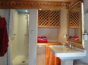 Loft | Baño | Ducha, artículos de higiene personal gratuitos y secador de pelo