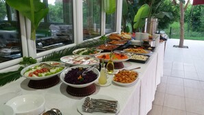 A buffet table with various dishes and condiments. - Camyuva Motel (Kemer)