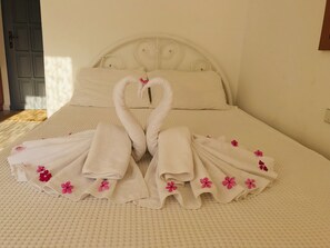Minibar, desk, blackout drapes, soundproofing - Camyuva Motel (Kemer)