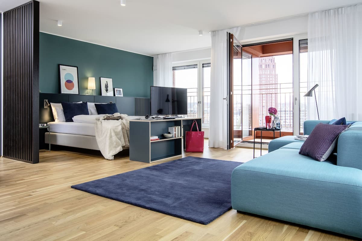 Executive Studio, River View (Comfort Double) | Hypo-allergenic bedding, in-room safe, desk, blackout curtains