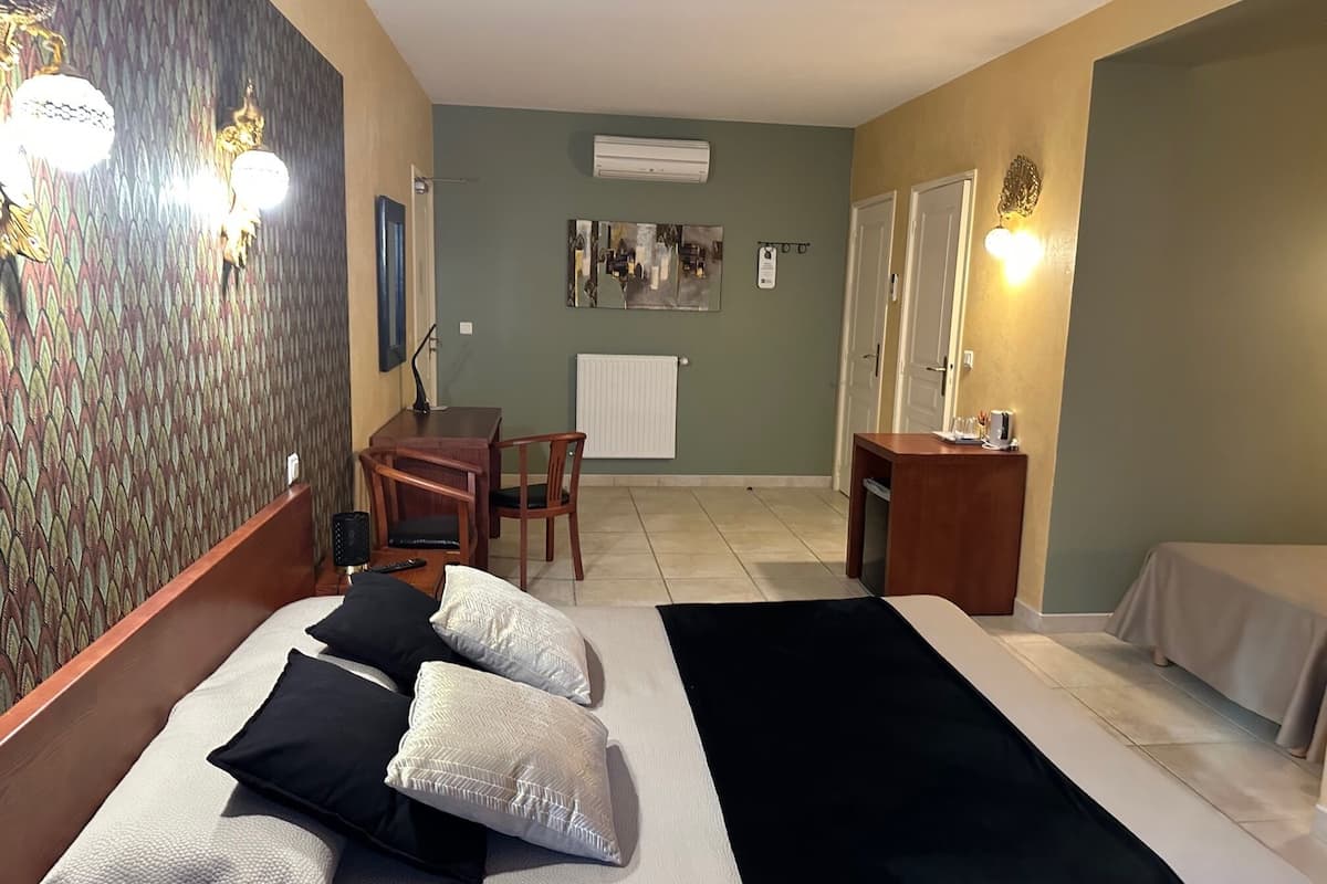 superior quadruple room, 1 bedroom | minibar, in-room safe, desk, soundproofing