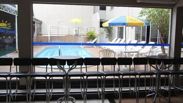 Indendørs pool, udendørs pool, gratis hytter, parasoller