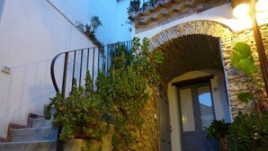 A stone staircase leading to a door with a wrought iron railing. - B&B Amphisya (Roccella Jonica)