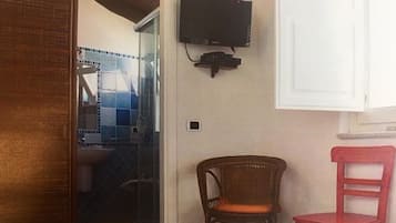 Chambre Simple, salle de bains privée | Bureau, fer et planche à repasser, Wi-Fi gratuit