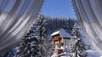 Comfort Double Room | Down comforters, in-room safe, individually decorated, desk