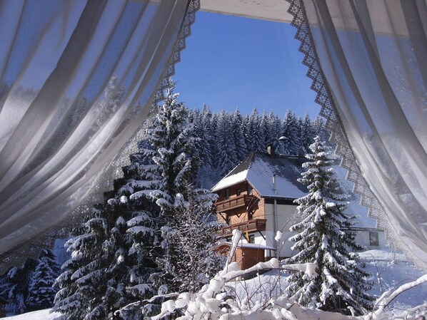 舒适双人房 | 羽绒被、客房内保险箱、特色装修、办公桌