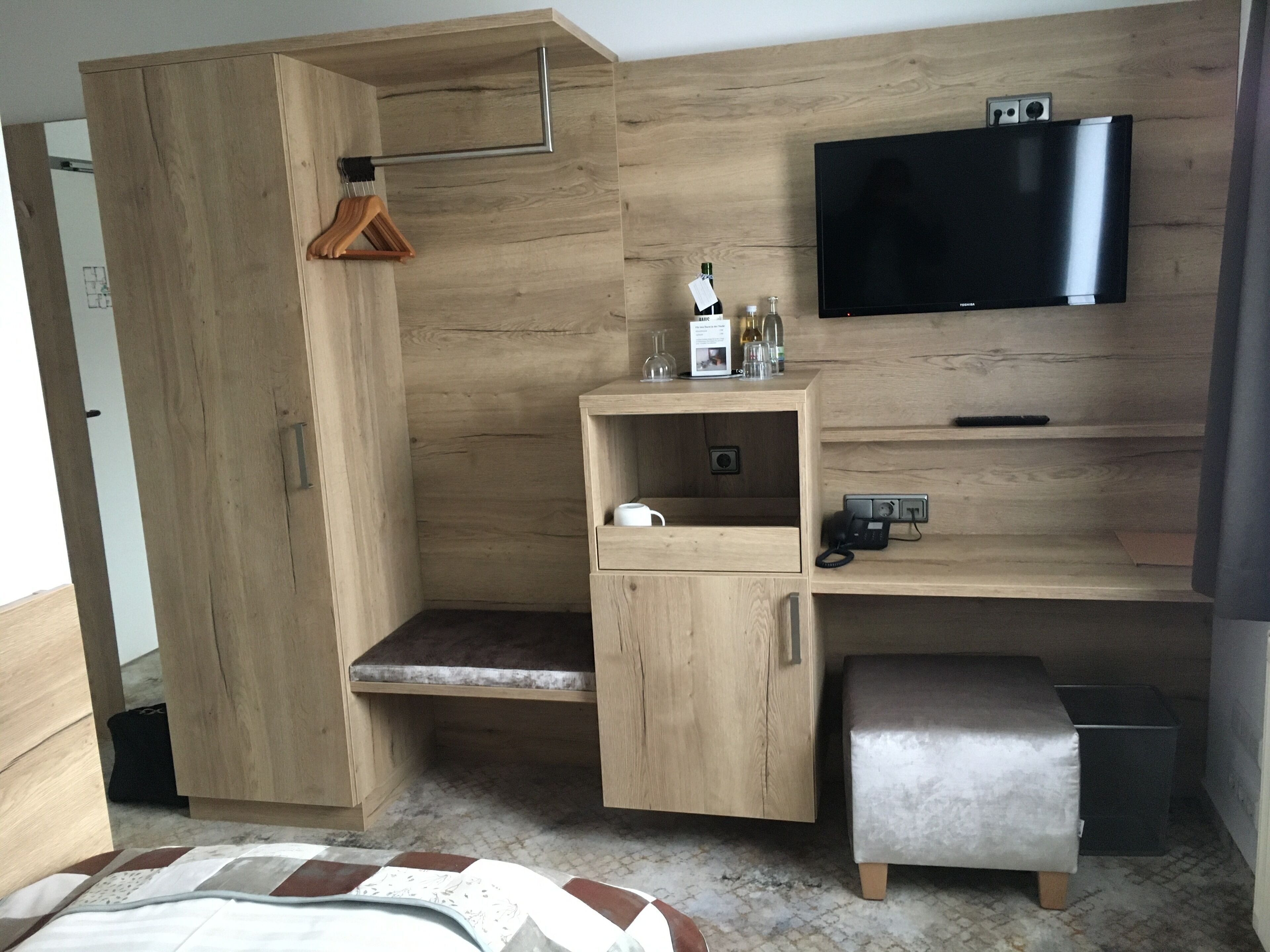 Bureau, rideaux occultants, chambres insonorisées