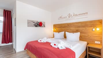 Single Room | Hypo-allergenic bedding, down comforters, in-room safe