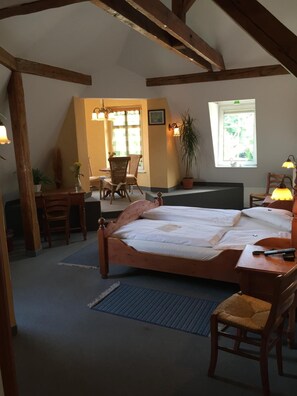 Allergitestade sängkläder, duntäcken och värdeförvaringsskåp på rummet