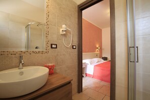 Dusche, Bidet, Handtücher