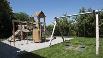 Children’s play area – outdoor