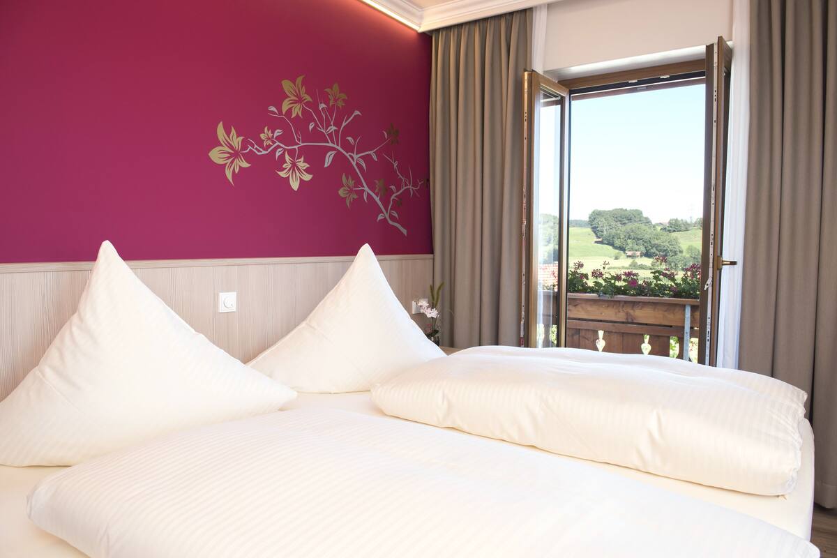 1 bedroom, premium bedding, desk, blackout curtains