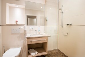 Hair dryer, towels - Hotel Gasthof Huber (Ebersberg)