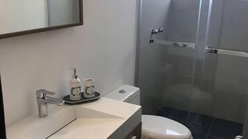 Design Apartment, 1 Queen Bed, Smoking | Bathroom | Shower, towels