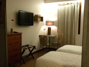 In-room safe, individually decorated, individually furnished, desk