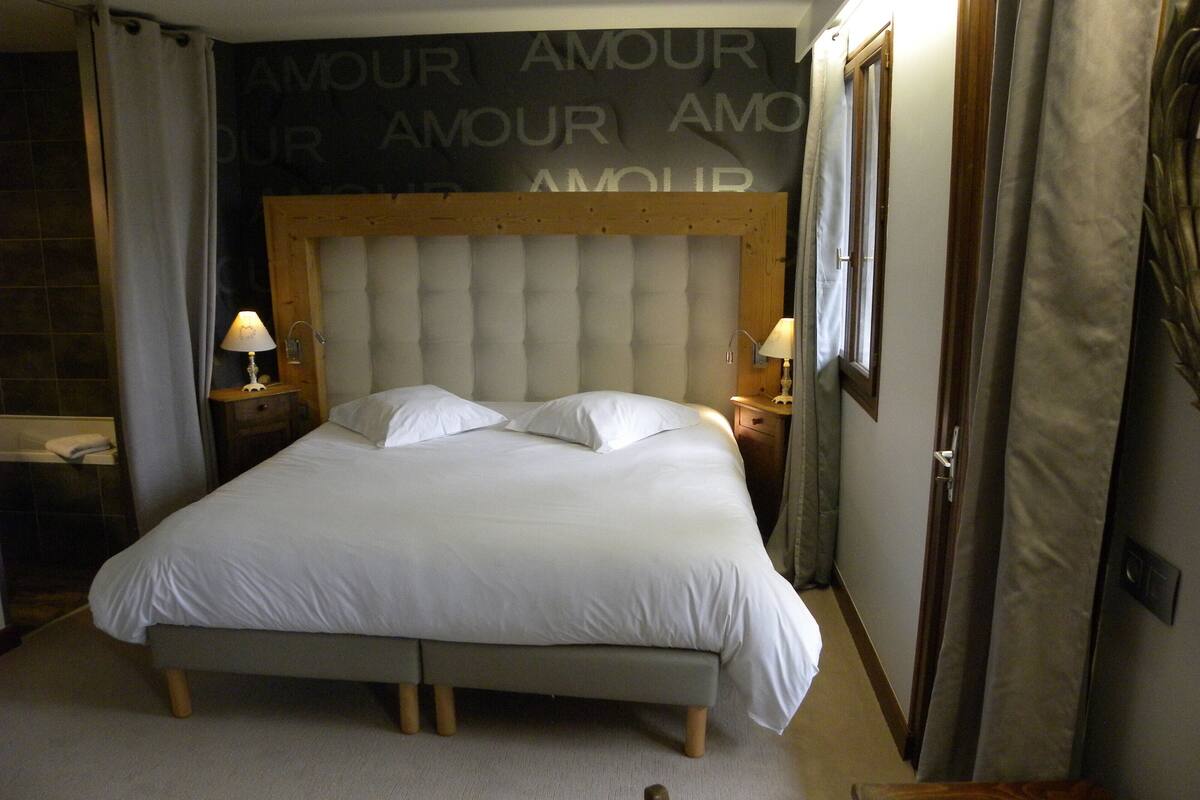 comfort ( 1-4 personnes) | in-room safe, individually decorated, individually furnished, desk