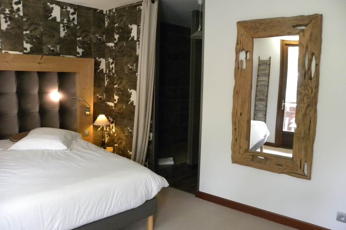 comfort ( 1-4 personnes) | in-room safe, individually decorated, individually furnished, desk