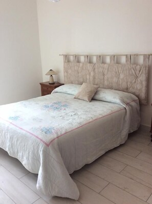 Premium bedding, free cots/infant beds, free WiFi, bed sheets