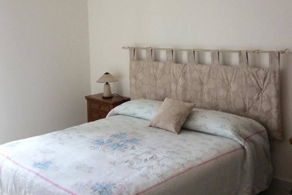 Premium bedding, free cots/infant beds, free WiFi, bed sheets