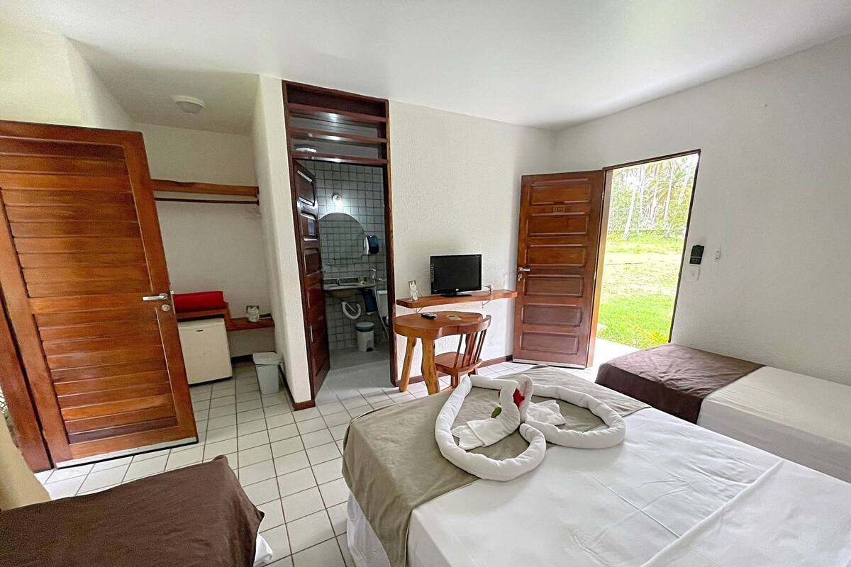 Minibar, bàn, truy cập Internet không dây miễn phí, bộ trải giường