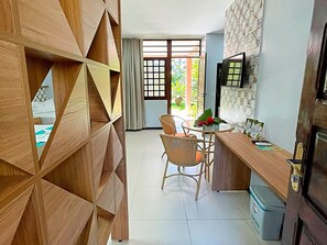 Luxury Room, Lake View, Ground Floor (Ouro) | Minibar, desk, free WiFi, bed sheets - Eco Pousada Paraíso dos Coqueirais (Japaratinga)