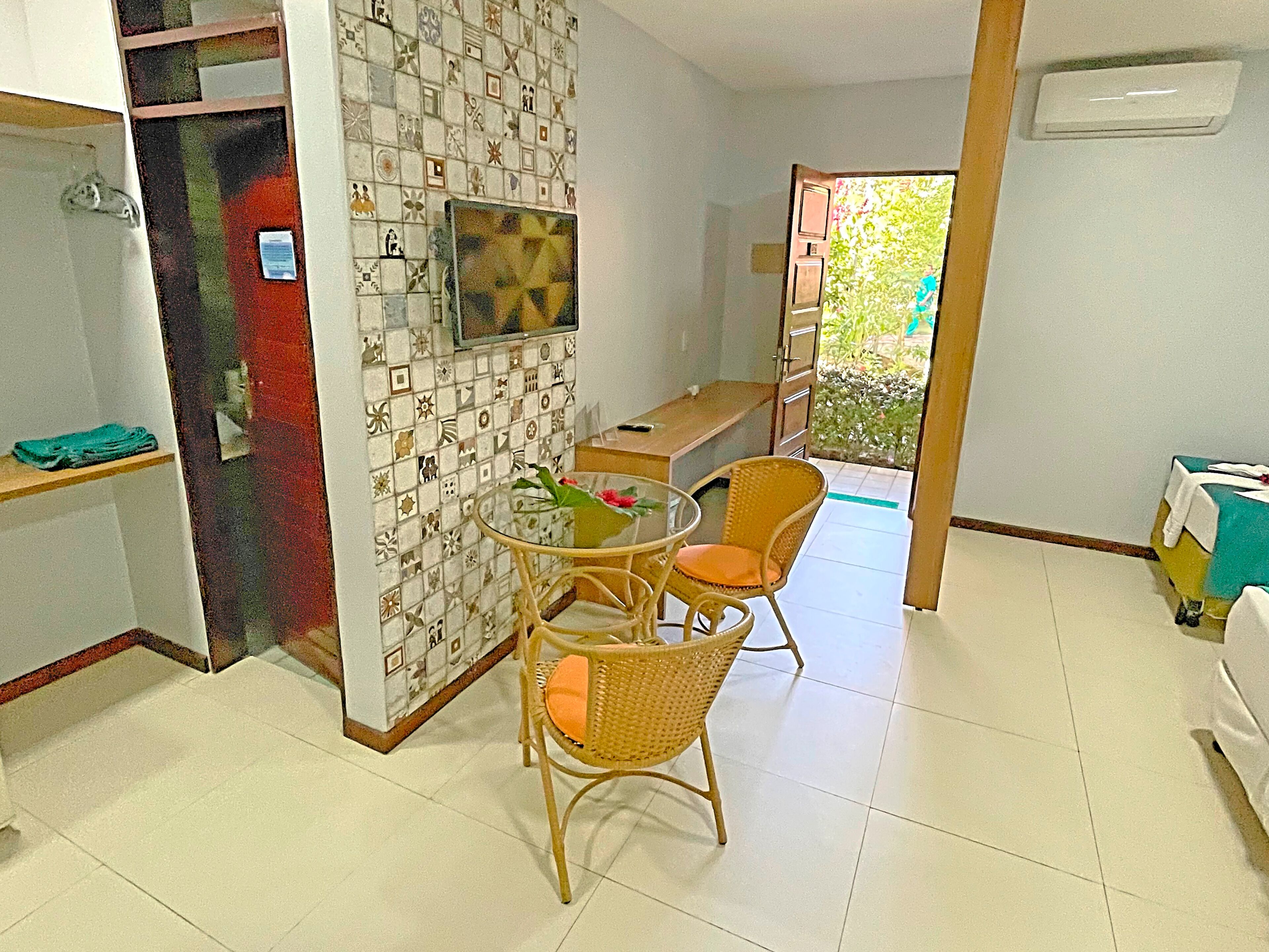 luxury room, lake view, ground floor (ouro) | 1 bedroom, minibar, desk, free wifi