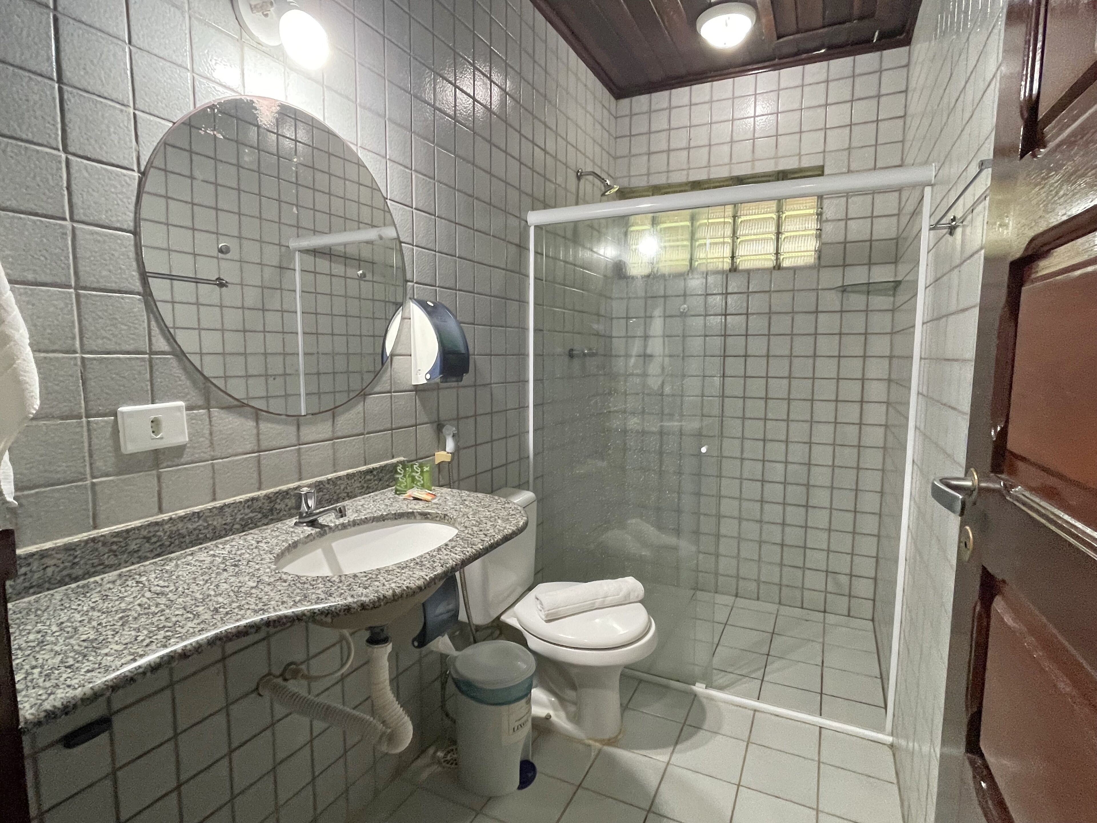 standard room, garden view, ground floor (prata) | bathroom | shower, rainfall showerhead, hair dryer, towels