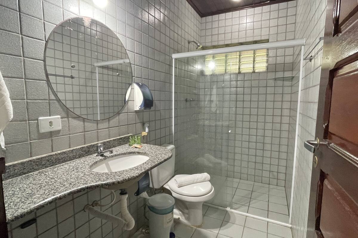 standard room, garden view, ground floor (prata) | bathroom | shower, rainfall showerhead, hair dryer, towels