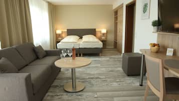 Deluxe Double Room | Hypo-allergenic bedding available, down comforters, in-room safe, desk