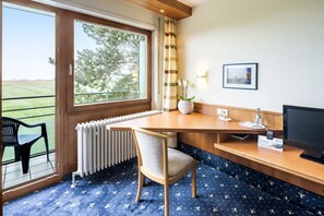 Hypo-allergenic bedding, down duvets, in-room safe, desk - Kemnater Hof Apartments SELF-CHECK-IN (Ostfildern)