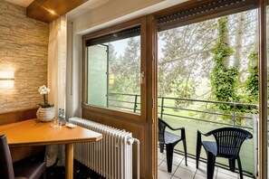 Hypo-allergenic bedding, down duvets, in-room safe, desk - Kemnater Hof Apartments SELF-CHECK-IN (Ostfildern)