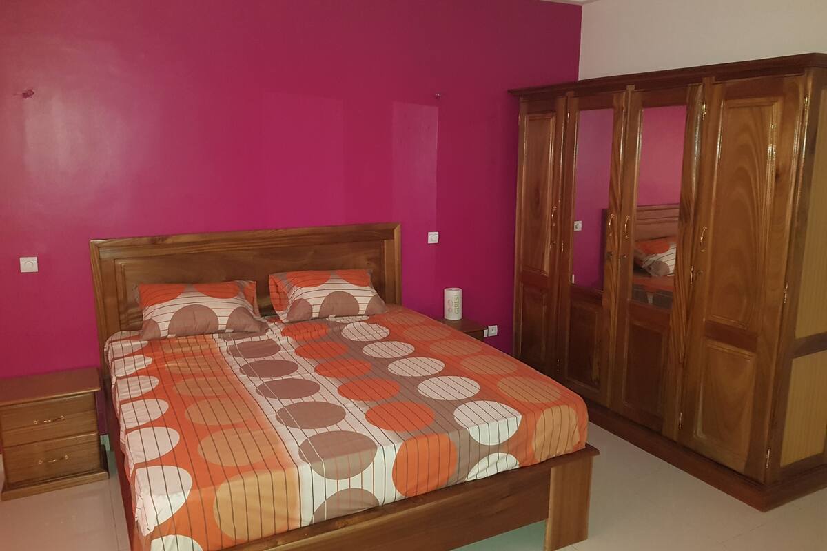 Apartemen Keluarga, 2 kamar tidur, Bebas Asap Rokok | Tirai kedap cahaya, setrika/meja setrika, Wi-Fi gratis, dan seprai linen