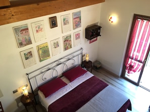 Quarto casal ou duplo (Wine) | Frigobar, cofres nos quartos, individualmente decorados, escrivaninha