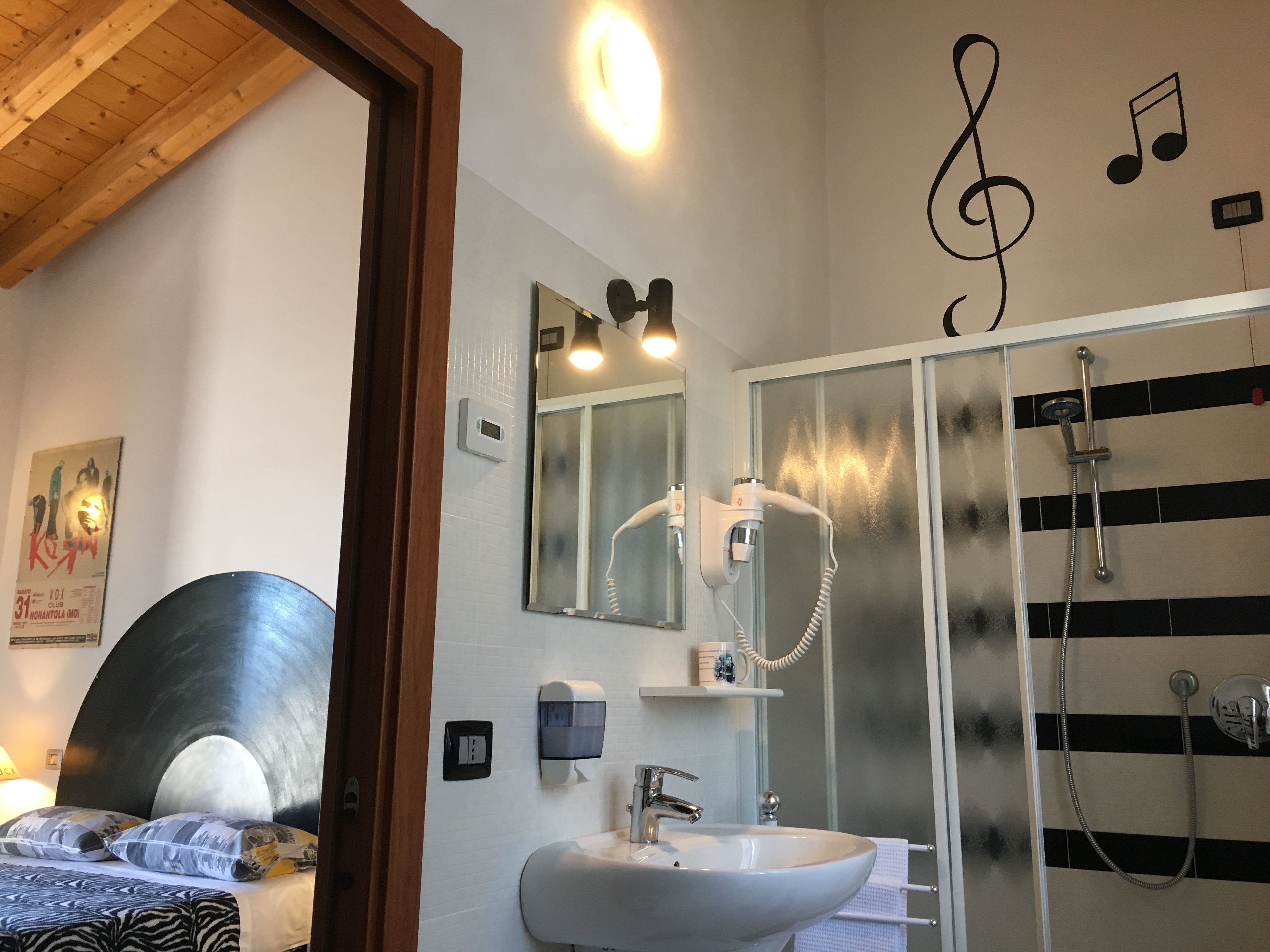 Doppel- oder Zweibettzimmer (Music) | Badezimmer