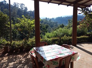 Outdoor dining - Nature's Rest (Ella)
